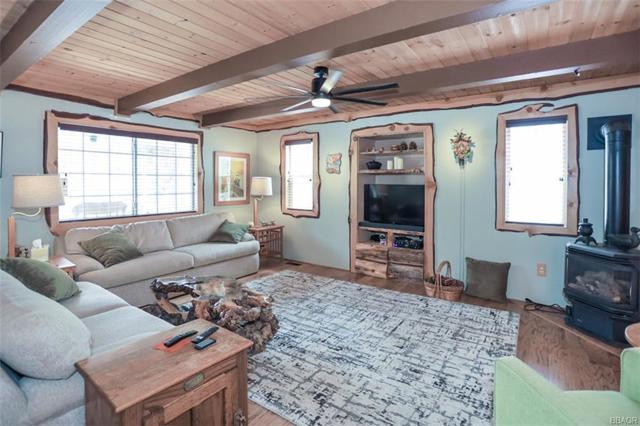 2324 Manzanita Lane, Big Bear CA: https://media.crmls.org/mediaz/e22ccd56-a8c0-4a18-9a80-64156ec2817d.jpg