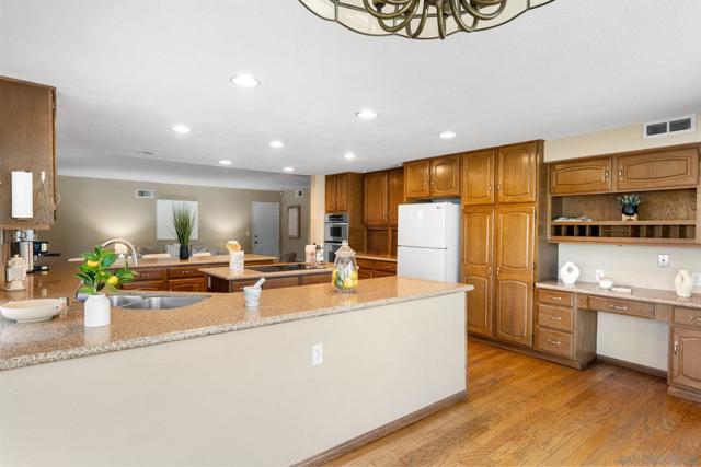 12417 Shropshire Lane, San Diego CA: https://media.crmls.org/mediaz/e22d0ad6-4d60-4d83-adbc-bb23d57cb177.jpg
