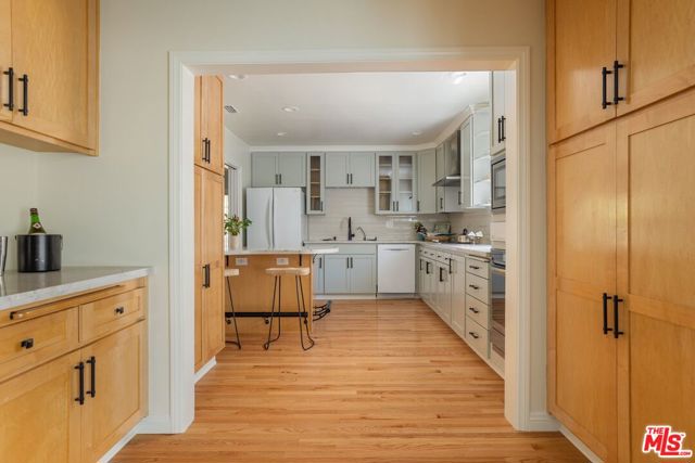 2249 Linnington Avenue, Los Angeles CA: https://media.crmls.org/mediaz/e22d487a-5de3-4c2b-ac4a-21e0c13ec4cd.jpg