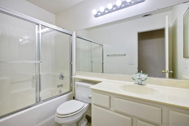 39513 Bonaire Way, Murrieta CA: https://media.crmls.org/mediaz/e22dcd87-82ac-4bcc-ae5a-4dfa484f413f.jpg