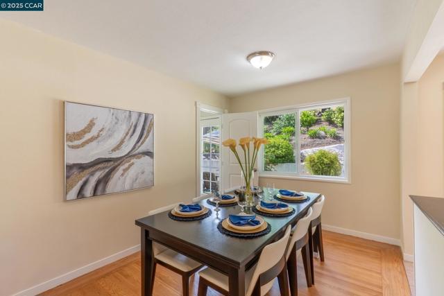3215 Camino Colorados, Lafayette CA: https://media.crmls.org/mediaz/e22e49e6-0272-420a-9b94-071ddbc47933.jpg