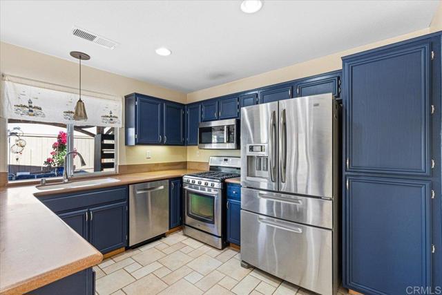 Detail Gallery Image 12 of 41 For 2268 Poppy Hills Dr, Chula Vista,  CA 91915 - 3 Beds | 2/1 Baths