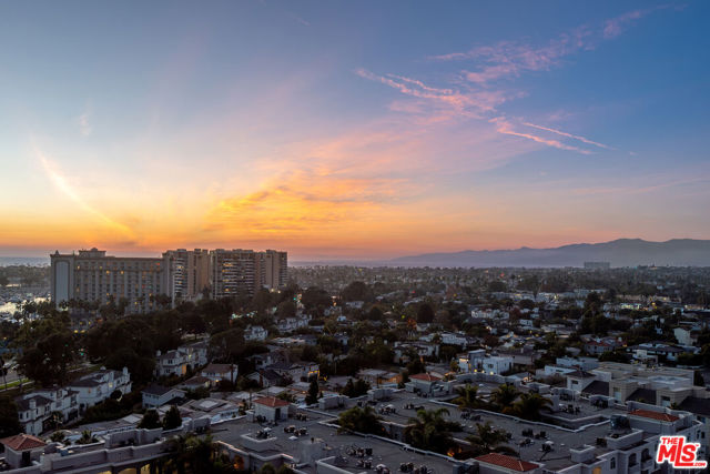 13700 Marina Pointe Drive, Marina del Rey CA: https://media.crmls.org/mediaz/e22eb15e-3b52-4bd1-9345-6f211d4322e9.jpg