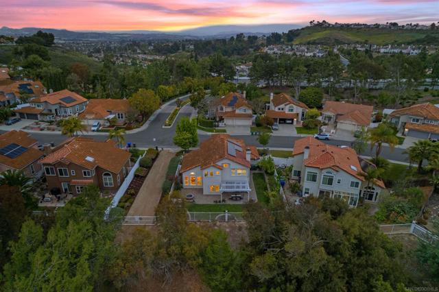 1205 Masterpiece Dr, Oceanside CA: https://media.crmls.org/mediaz/e22ed90f-47ac-403a-b487-ec5bc3de3874.jpg
