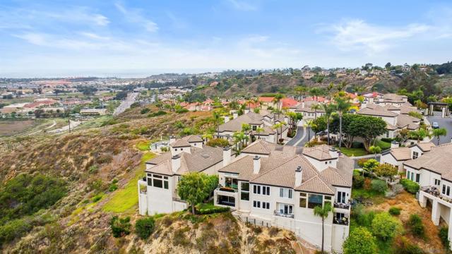 3334 Caminito Cabo Viejo, Del Mar CA: https://media.crmls.org/mediaz/e22f407d-90b0-4b1a-a7ee-16f8e414997a.jpg