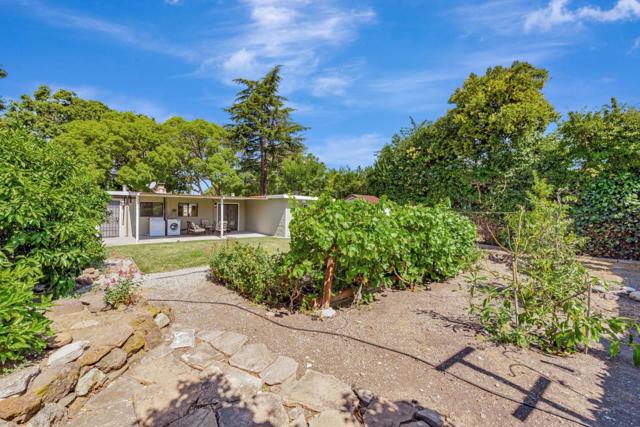 1312 Carlton Avenue, Menlo Park CA: https://media.crmls.org/mediaz/e22f4d6c-eb77-4605-a4a1-c3be670bd54a.jpg