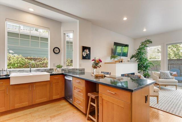 513 Hill Street, Capitola CA: https://media.crmls.org/mediaz/e22f9092-591e-43cc-b0dc-53e772dc511e.jpg