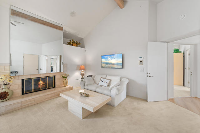 212 S Kavenish Drive, Rancho Mirage CA: https://media.crmls.org/mediaz/e22fce15-4da9-4243-9b9c-411ad24bc250.jpg