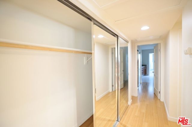 4407 Francis Avenue, Los Angeles CA: https://media.crmls.org/mediaz/e2303790-5c69-4460-9c31-5e4262f1f2b6.jpg