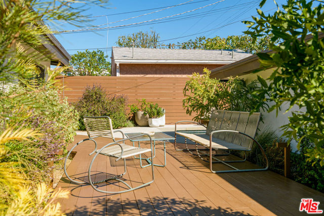 1856 Hi Point Street, Los Angeles CA: https://media.crmls.org/mediaz/e2307539-99a5-4f37-9839-3feb582bf0a4.jpg