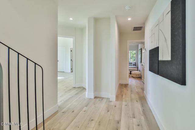 26200 Lockwood Road, Malibu CA: https://media.crmls.org/mediaz/e231971d-ee33-43ac-a268-c6b9fca8949e.jpg