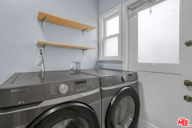123 N Harper Avenue, Los Angeles CA: https://media.crmls.org/mediaz/e2319fae-e18a-4411-97c5-c0abff23323d.jpg