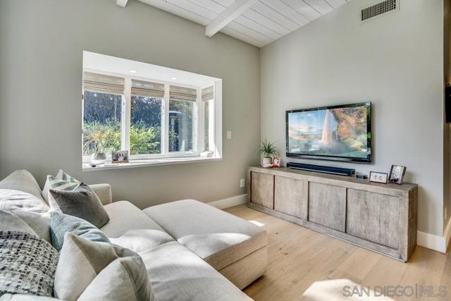 15035 El Camino Real, Del Mar CA: https://media.crmls.org/mediaz/e231ae6b-c3ed-4180-82ae-2ade6ae8bc0e.jpg