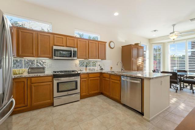 78325 Cloveridge Way, Palm Desert CA: https://media.crmls.org/mediaz/e232442d-a6bc-41c1-a0c9-3cbdf3008d9b.jpg