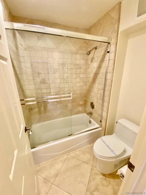 1326 Caminito Arriata, La Jolla CA: https://media.crmls.org/mediaz/e23262e7-9406-44c6-963a-974f0cd64905.jpg