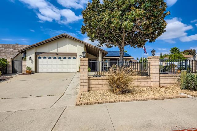 12450 Robison Blvd, Poway CA: https://media.crmls.org/mediaz/e232ebc3-241f-4408-8014-faf8779239f9.jpg