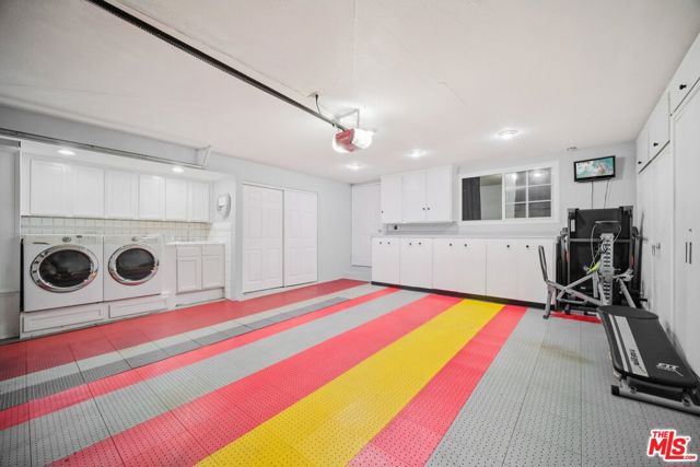 9520 Via Tivoli, Burbank CA: https://media.crmls.org/mediaz/e233234b-9c88-47df-ae34-f28d901b0ec6.jpg