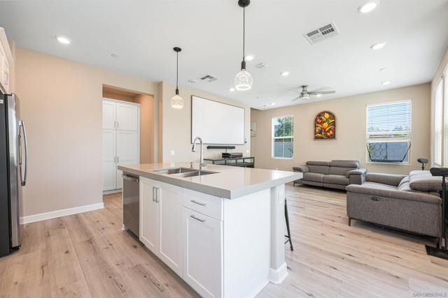 2065 Carol Lee Ln, Escondido CA: https://media.crmls.org/mediaz/e2347d53-5062-497c-9a63-0940810ce6c9.jpg