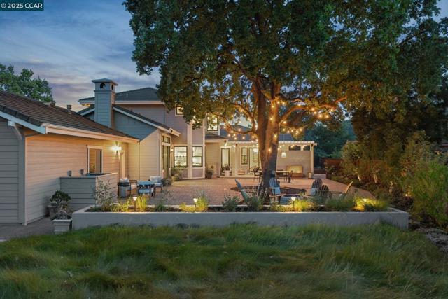 10 Candlelight Lane, Lafayette CA: https://media.crmls.org/mediaz/e234bac3-9990-47b4-bf89-63da2a7b9de1.jpg