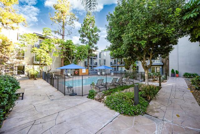 4860 Rolando Ct, San Diego CA: https://media.crmls.org/mediaz/e234bdc6-7c83-4cbb-aefa-9e63463e3794.jpg