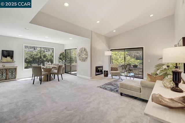 3612 Rossmoor Parkway, Walnut Creek CA: https://media.crmls.org/mediaz/e234c136-2bdd-4e25-8ec4-8d1b4ea56d64.jpg