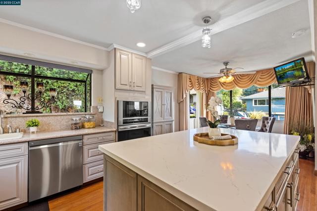 716 Gelston Pl, El Cerrito CA: https://media.crmls.org/mediaz/e2352b6c-3b86-474e-b566-f052d19db62b.jpg