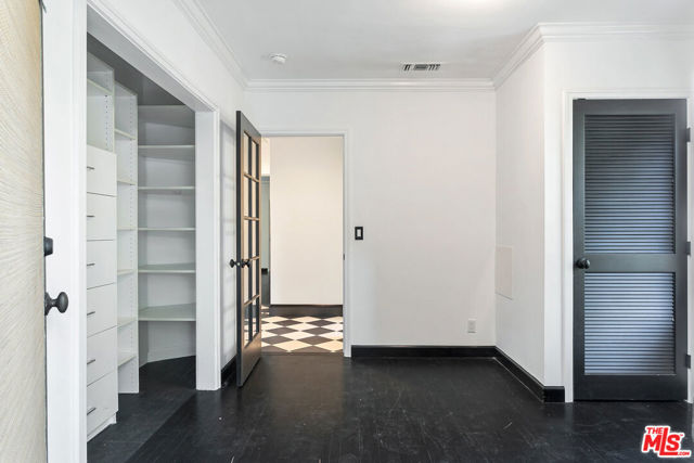 508 N San Vicente Boulevard, West Hollywood CA: https://media.crmls.org/mediaz/e235b8df-7b25-4a86-b977-d03ff6e95ebe.jpg