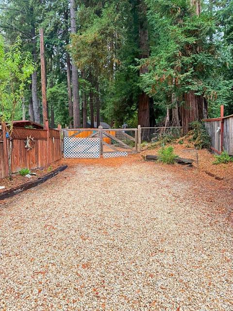 160 Nellie Lane, Boulder Creek CA: https://media.crmls.org/mediaz/e235d1fd-0abd-4d35-9a11-e25ee7563340.jpg