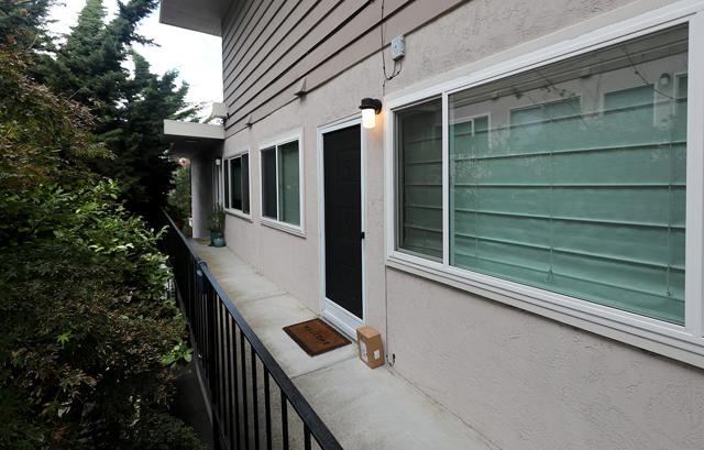 1124 Hollywood Avenue, Oakland CA: https://media.crmls.org/mediaz/e235dc98-98e3-4ccb-8585-c45922469be2.jpg