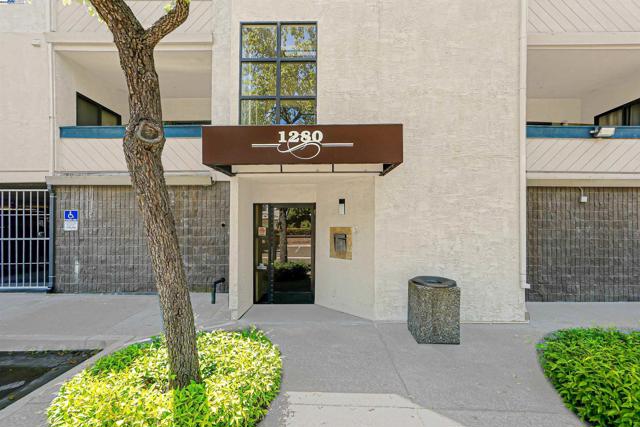 1280 Stanhope Ln, Hayward CA: https://media.crmls.org/mediaz/e23635fa-c529-496f-ba5b-c5e85af58e1b.jpg