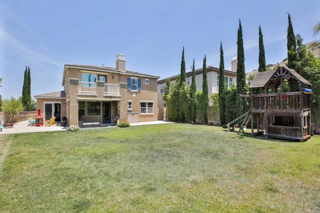 1932 Corte Cantanta, Chula Vista CA: https://media.crmls.org/mediaz/e2369d86-7c78-45a0-83d0-2ca5d99cd282.jpg