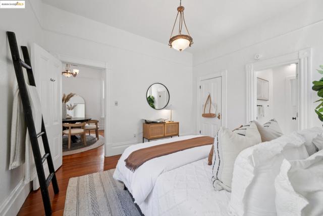 3116 Harrison St, Oakland CA: https://media.crmls.org/mediaz/e236e84e-9b55-4ca2-9868-d56690b5ce22.jpg