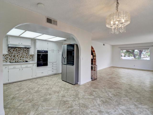 9980 Hoylake Road, Desert Hot Springs CA: https://media.crmls.org/mediaz/e236f516-5029-41b3-b1a6-80e5694d365c.jpg