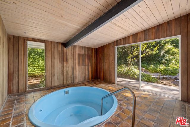 2734 Ellison Drive, Beverly Hills CA: https://media.crmls.org/mediaz/e2370680-8c5b-4611-92e0-2f6806278a8f.jpg
