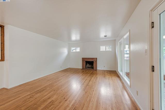 1315 Mersey Ave, San Leandro CA: https://media.crmls.org/mediaz/e2376f67-4147-49cc-9c7e-0e8c4e427858.jpg