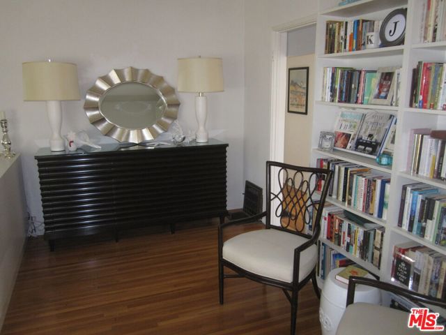 1301 Stanford St, Santa Monica CA: https://media.crmls.org/mediaz/e23777e2-e336-4424-b21c-d8665bc23ebf.jpg
