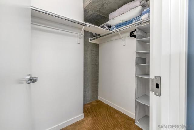 800 The Mark Ln, San Diego CA: https://media.crmls.org/mediaz/e2384a7a-a5c6-474b-8488-a18ceed6f9ea.jpg