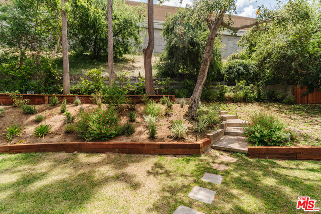 15514 Del Gado Drive, Sherman Oaks CA: https://media.crmls.org/mediaz/e238805d-a9cc-4627-bcd8-14e55b87186f.jpg