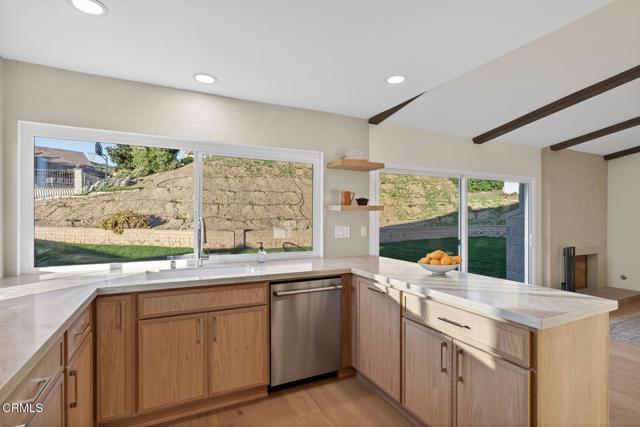 Detail Gallery Image 12 of 42 For 7023 Meadowview Ct, Ventura,  CA 93003 - 4 Beds | 2/1 Baths