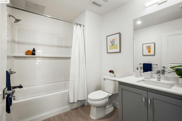 500 Somi Ct, Hayward CA: https://media.crmls.org/mediaz/e2393bf1-9009-4ae2-8f3f-8c08d418c4c5.jpg