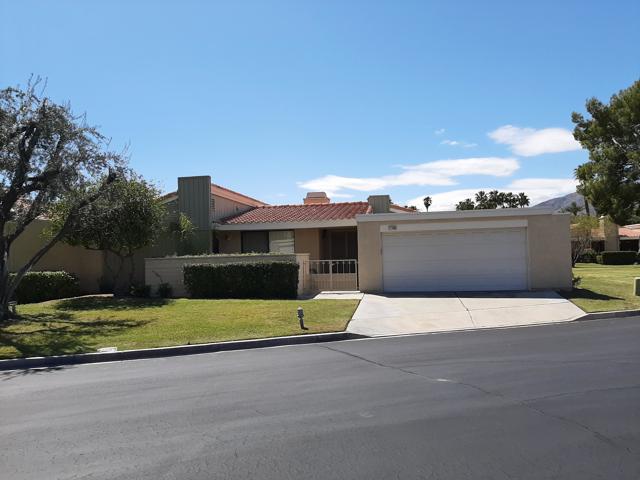 72385 Beverly Way, Rancho Mirage CA: https://media.crmls.org/mediaz/e239468b-9de9-4ca0-b0db-6d57dc87076c.jpg