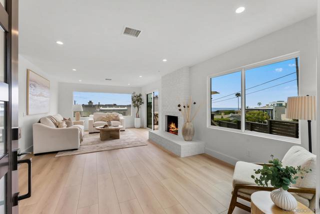 5576 Chelsea Ave, La Jolla CA: https://media.crmls.org/mediaz/e2394a01-dbb5-4372-93c1-a26081157d9d.jpg