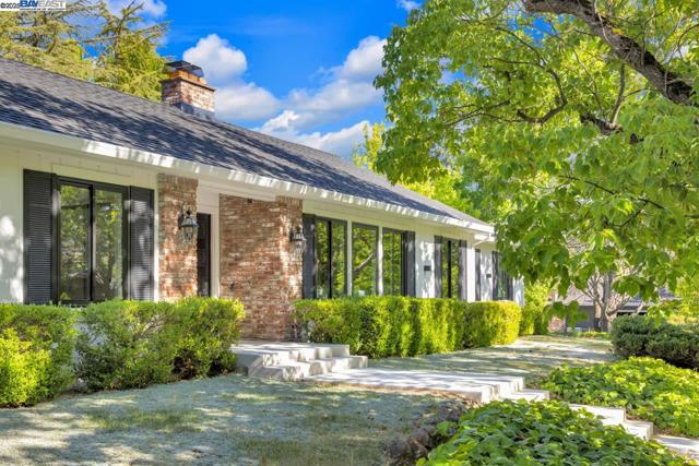 560 Old Orchard Drive, Danville CA: https://media.crmls.org/mediaz/e23995f5-e6aa-4b47-9e5a-2af3951261b5.jpg