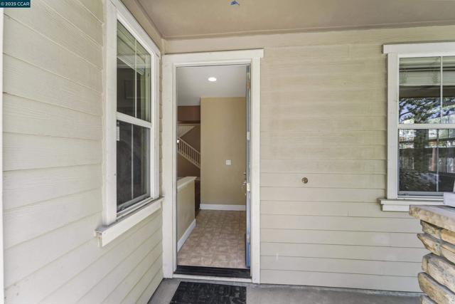 513 Lexington Dr, Vallejo CA: https://media.crmls.org/mediaz/e239c1cc-8a10-4045-9bbf-38fd6acf2444.jpg
