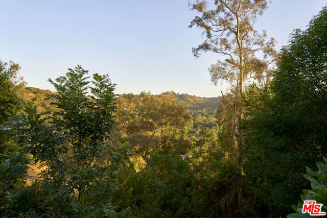 11764 Laurelcrest Drive, Studio City CA: https://media.crmls.org/mediaz/e239fceb-b930-414e-8498-e5cdb7f5ee0e.jpg