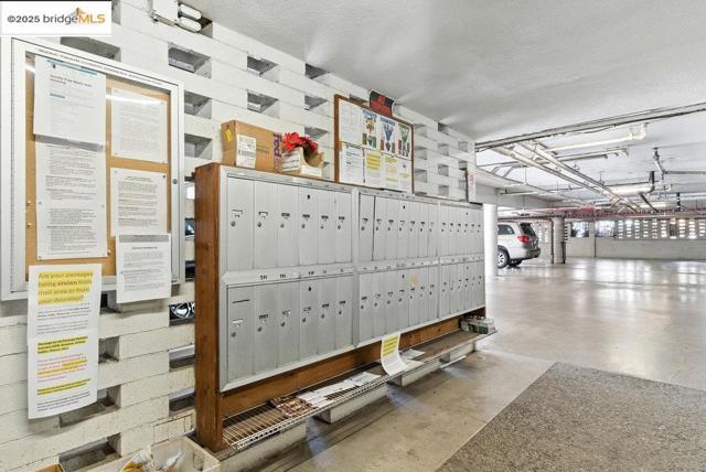 2601 College Ave, Berkeley CA: https://media.crmls.org/mediaz/e23aba5f-aa85-438c-9886-da1054f6f2d0.jpg