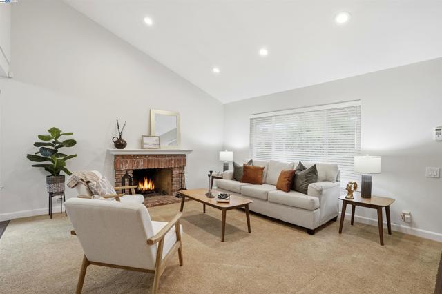 4490 Buckthorn Ct, Concord CA: https://media.crmls.org/mediaz/e23aedca-d934-4060-b077-6f64261ec40e.jpg