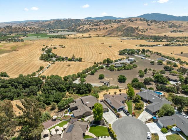 38 Barbras Court, Hollister CA: https://media.crmls.org/mediaz/e23afc6e-12d7-463a-9dae-d8144408399f.jpg