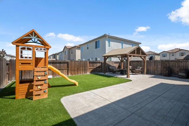 1060 Jan Avenue, Hollister CA: https://media.crmls.org/mediaz/e23b6e10-ada8-488f-ad89-0a1fff708374.jpg