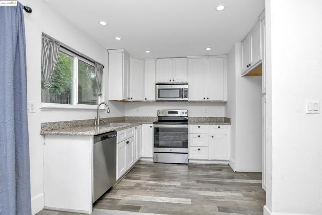 317 Lorenz Dr, Oakley CA: https://media.crmls.org/mediaz/e23b84ca-3511-400f-975a-e96c61b65ba3.jpg